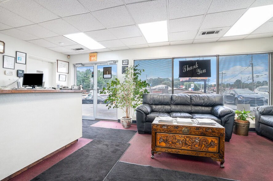 More Photos Of 5965 Memorial Dr, Stone Mountain Auto Repair For Sale