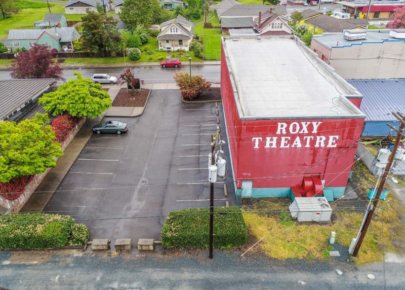 More Photos Of 115 Mashell N ave, Eatonville Movie Theatre For Sale