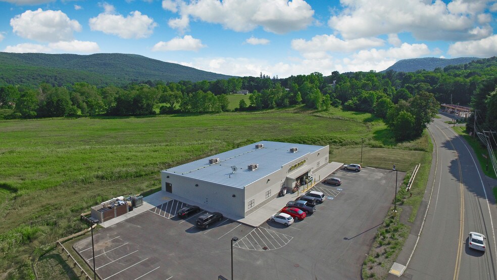 More Photos Of 236 North St, Cheshire Freestanding For Sale