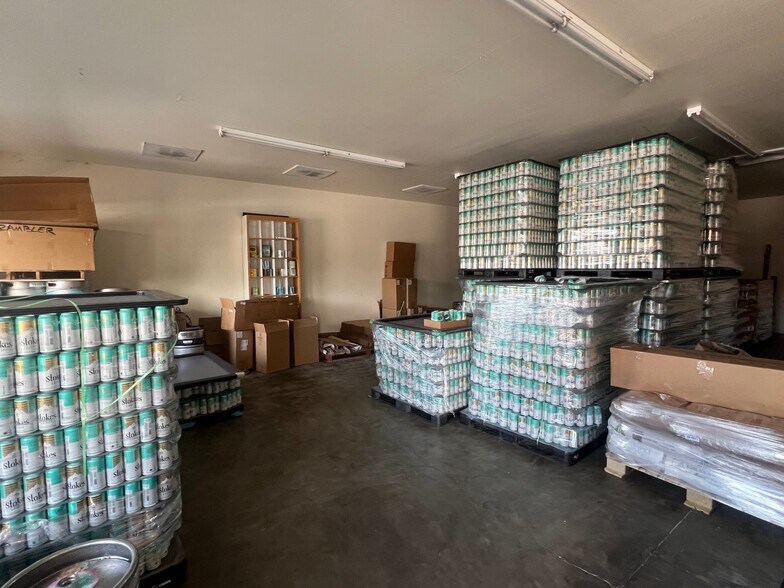 More Photos Of 2600 NE Division St, Bend Storefront Retail Office For Lease