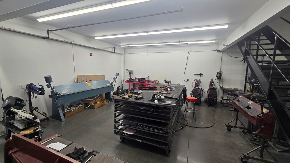 More Photos Of 197 Thunder Rd, Mooresville Light Distribution For Lease