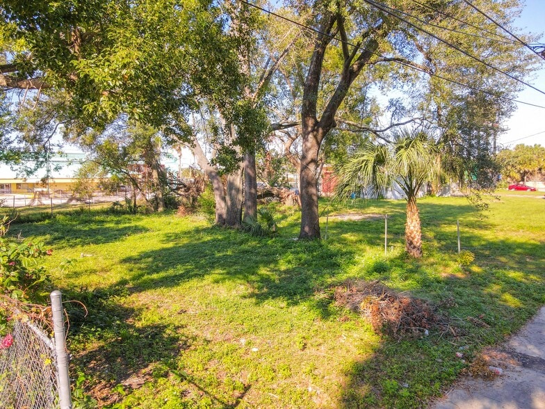 More Photos Of 707 S Orange Blossom Trl, Orlando Storefront For Sale