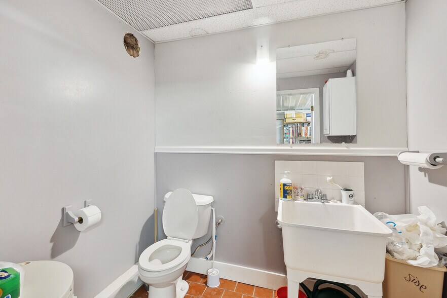 More Photos Of 216 W 3rd Ave N, Aurora Storefront Retail Office For Sale