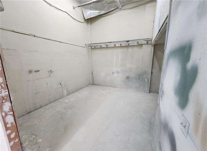 More Photos Of 12970 Branford St, Pacoima Warehouse For Lease