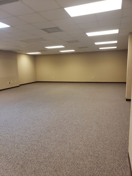 More Photos Of 110 Holiday Dr, Macon-Bibb Medical For Sale