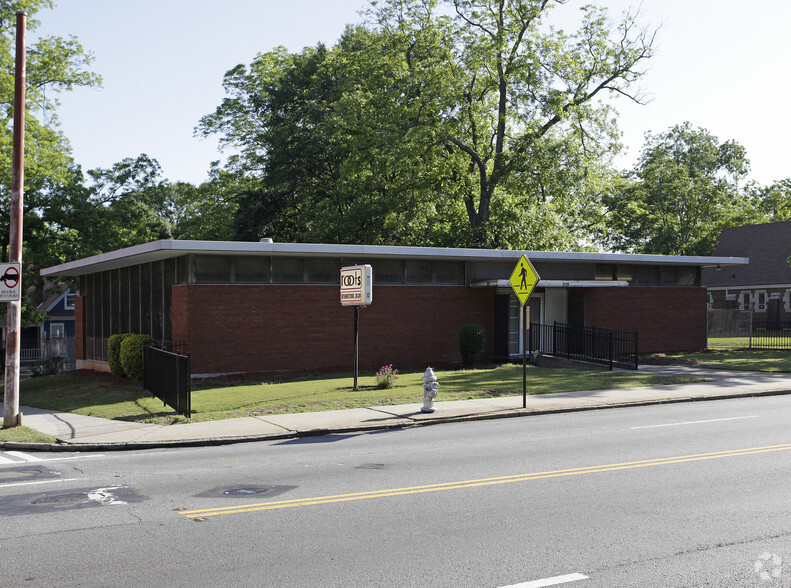 Primary Photo Of 1195 Ralph David Abernathy Blvd, Atlanta Medical For Sale