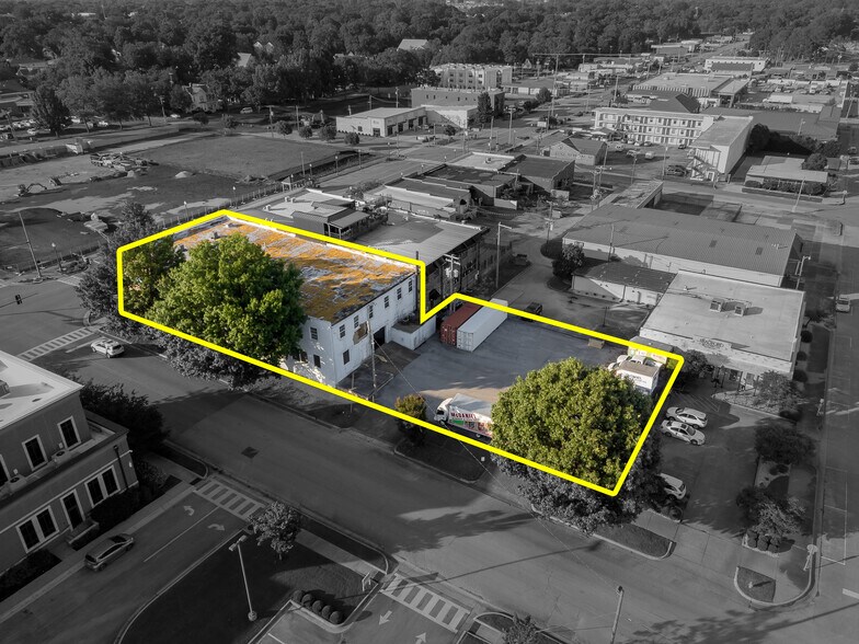 More Photos Of 300 E Tennessee St, Florence Flex For Sale