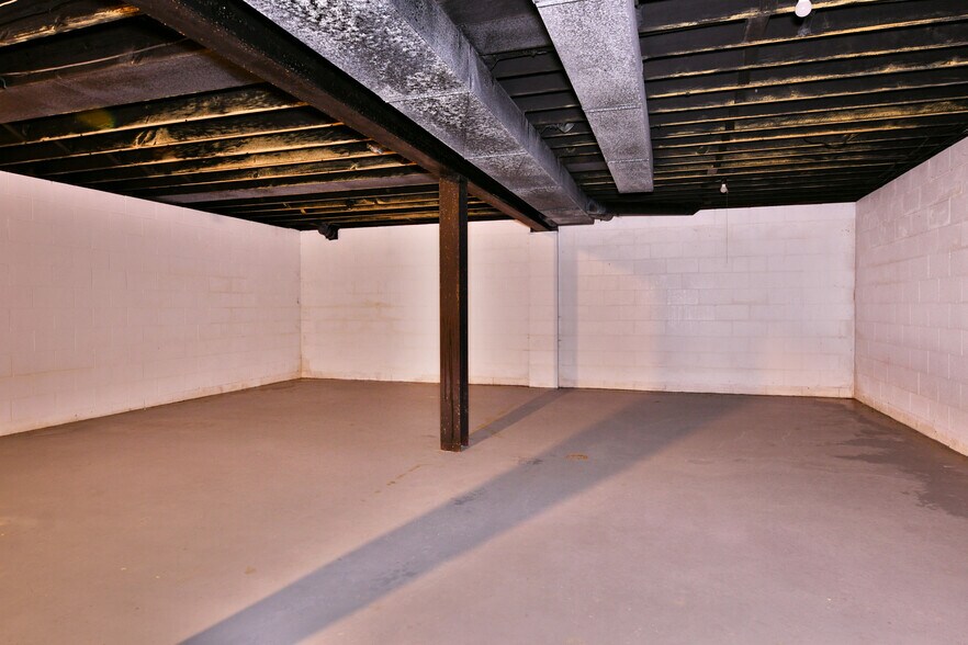 More Photos Of 696 Valley View Dr, Brookfield Office For Sale