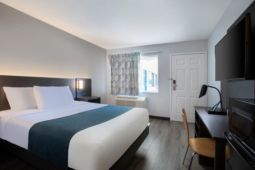 More Photos Of 1564 E Main St, Woodland Hotel For Sale