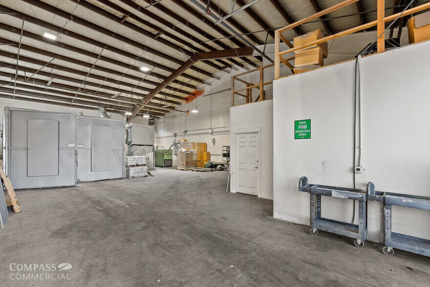More Photos Of 20680 Carmen Loop, Bend Warehouse For Sale