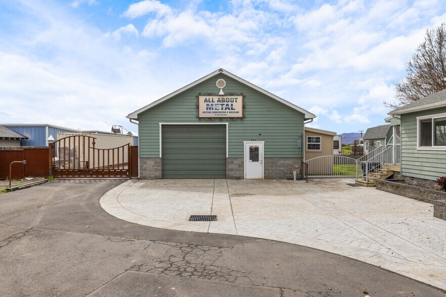 More Photos Of 802 E Vilas Rd, Medford Light Manufacturing For Sale