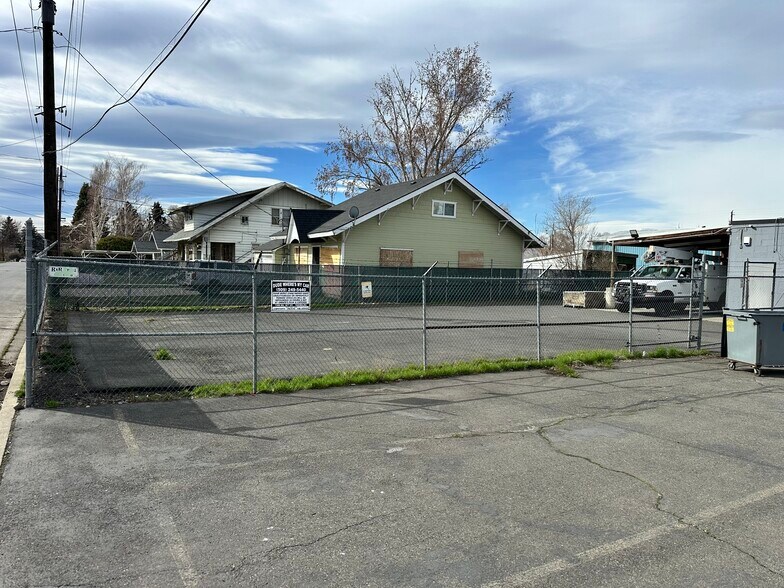 More Photos Of 1504 Fruitvale Blvd, Yakima Freestanding For Lease