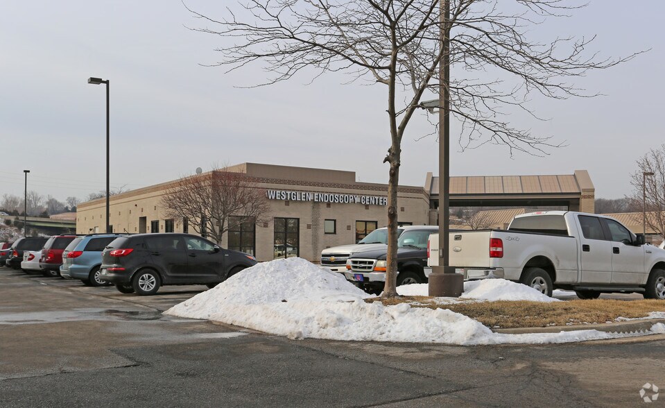 More Photos Of 16663 Midland Dr, Shawnee Medical For Sale