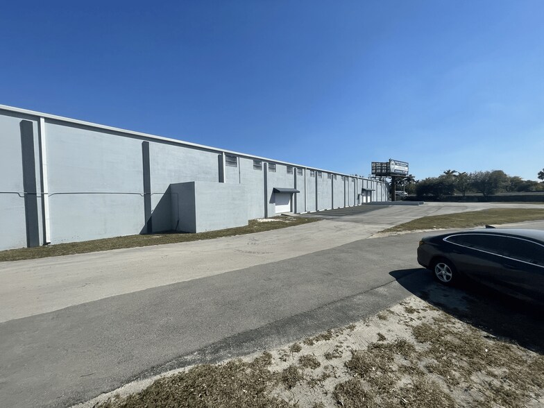 More Photos Of 4570 NW 128th St, Opa Locka Warehouse For Lease