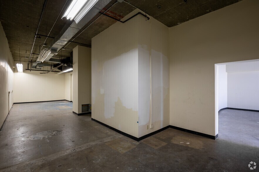 More Photos Of 2211 N Bellflower Blvd, Long Beach Freestanding For Lease