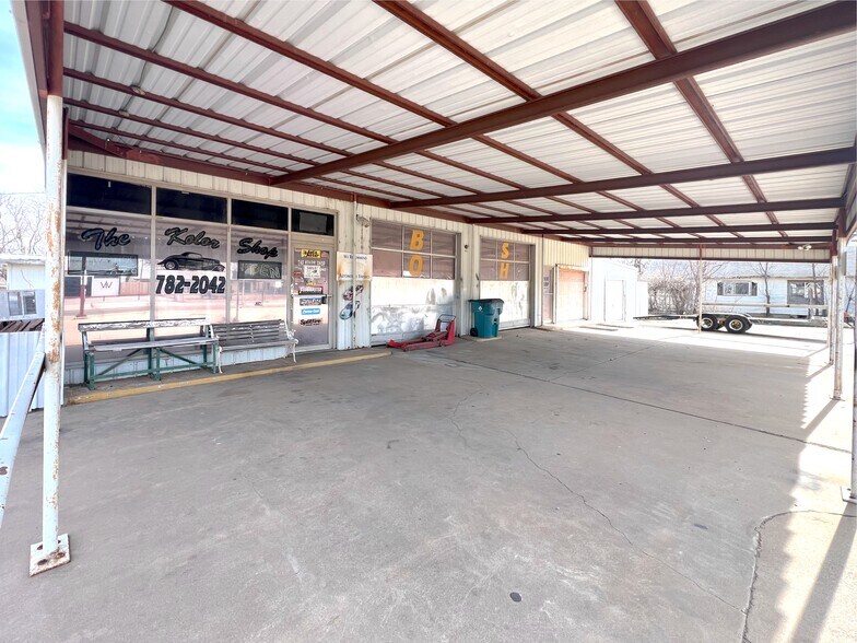 More Photos Of 230 N Louis Tittle Ave, Mangum Auto Repair For Sale