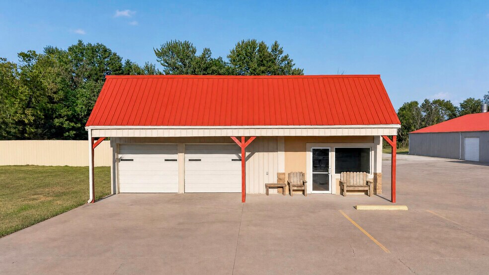 More Photos Of 412 N Mickey Mantle Blvd, Commerce Auto Repair For Sale