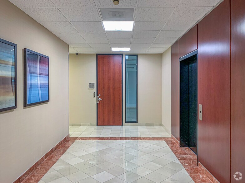 More Photos Of 11498 Luna Rd, Farmers Branch Office For Lease