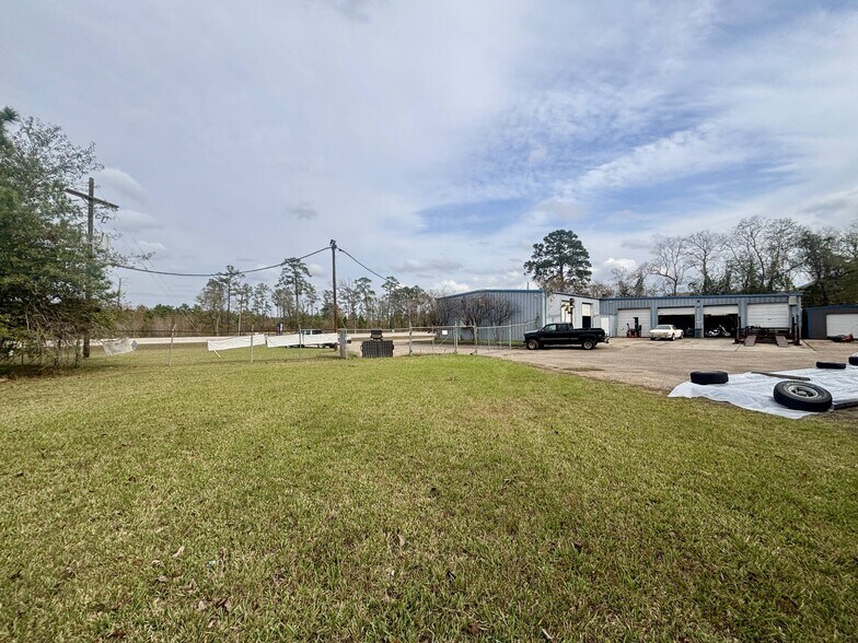 More Photos Of 1700 N Loop 336 E, Conroe Auto Repair For Lease