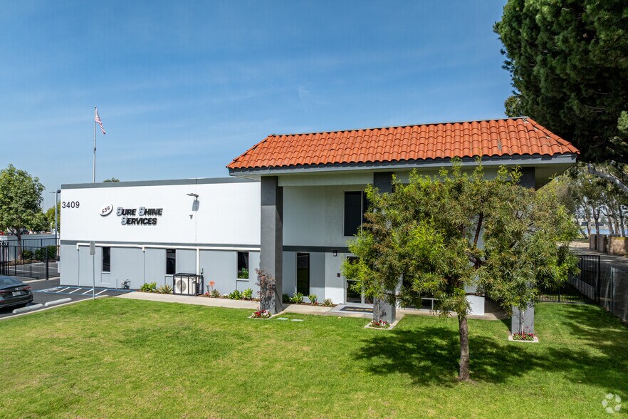 More Photos Of 3409 E Miraloma Ave, Anaheim Warehouse For Sale