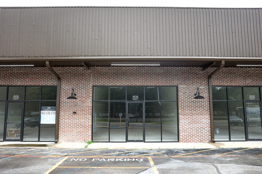 Primary Photo Of 602 W Bankhead St, New Albany Showroom For Lease