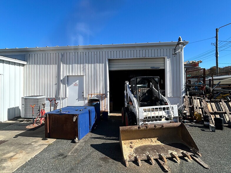 More Photos Of 304 Melfield Ave, Easton Industrial For Sale