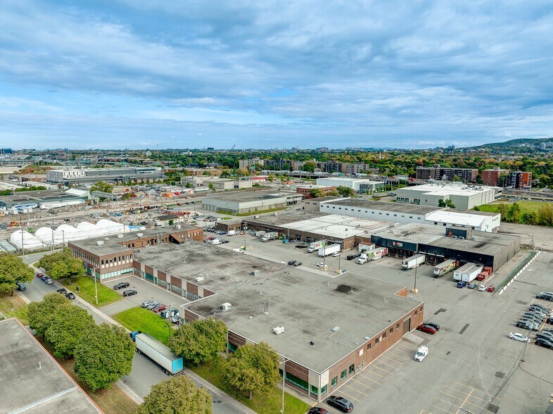 More Photos Of 500-600 Rue Hodge, Montréal Warehouse For Lease