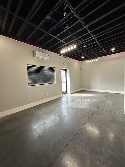 More Photos Of 11279 S Redwood Rd, South Jordan Warehouse For Lease
