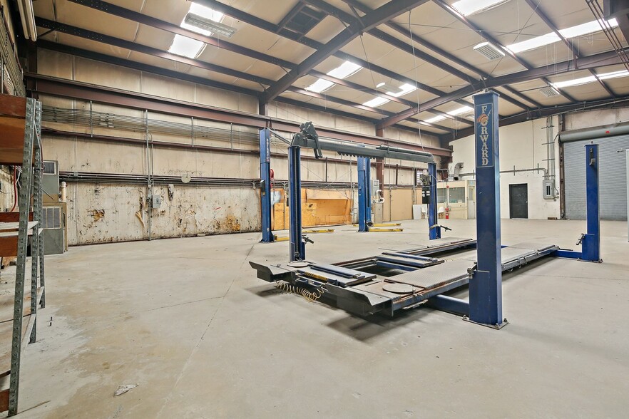 More Photos Of 918 Pulaski Hwy, Havre De Grace Warehouse For Lease