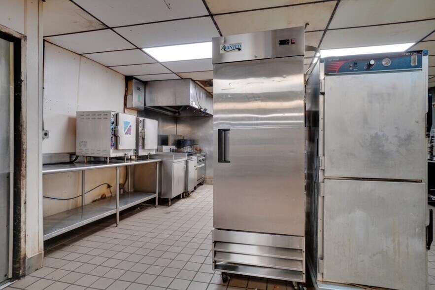 More Photos Of 2103 N Broadway, Poteau General Retail For Sale