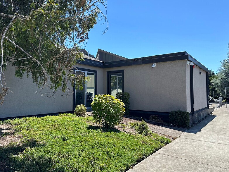 More Photos Of 1390 Waverly Dr SE, Albany Medical For Lease