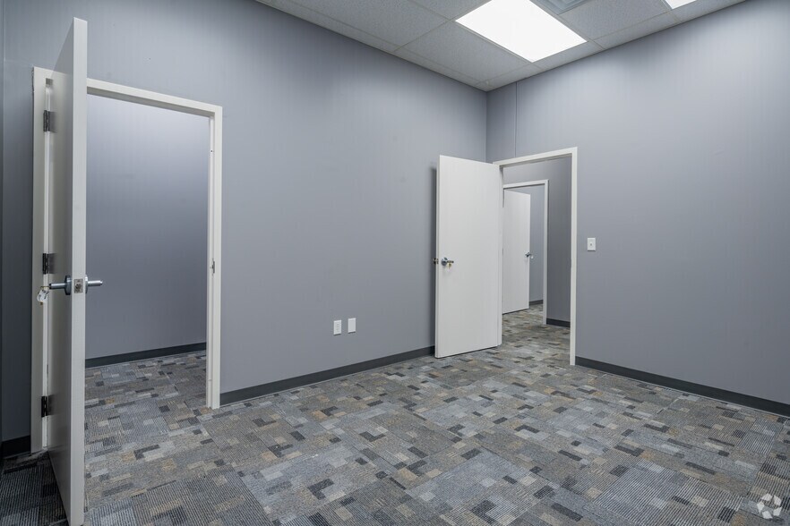 More Photos Of 10120 Fischer Rd, Von Ormy Distribution For Sale