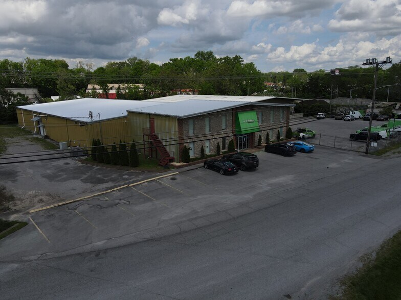 More Photos Of 410 McNally Dr, Nashville Warehouse For Lease