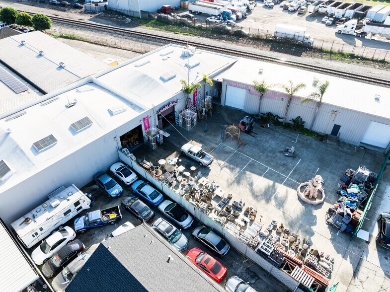 More Photos Of 563 Harlan St, San Leandro Manufacturing For Lease