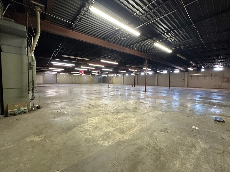 More Photos Of 4911 Industrial Rd, Fort Wayne Warehouse For Lease