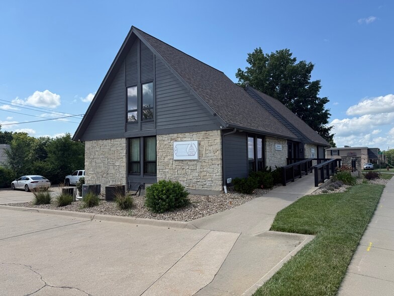 Primary Photo Of 1505 SW Fairlawn Rd, Topeka Office For Lease