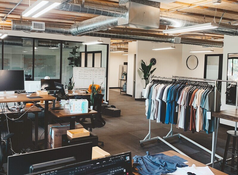 More Photos Of 5839 Green Valley Cir, Culver City Office For Lease