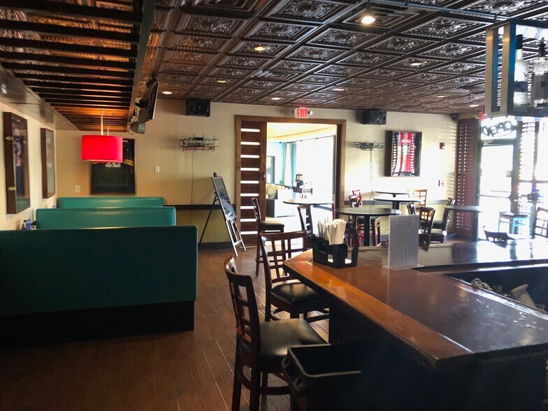 More Photos Of 8797 20th St, Vero Beach Hotel For Lease