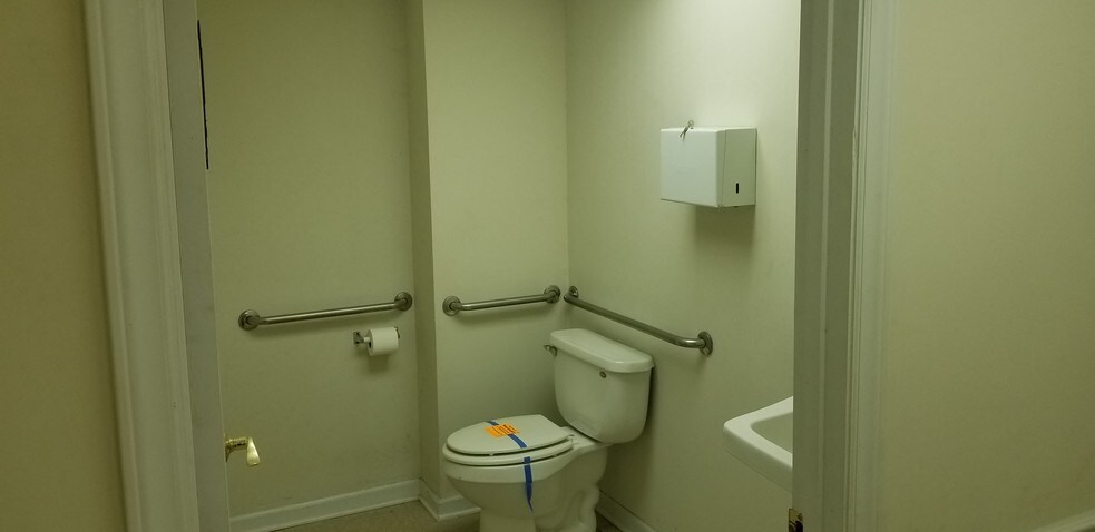 More Photos Of 318 S South St, Gastonia Office For Lease
