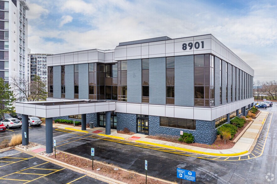 More Photos Of 8901 Golf Rd, Des Plaines Medical For Lease