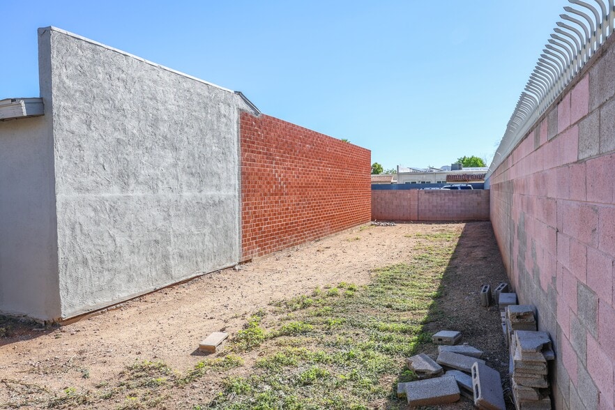 More Photos Of 2423 W Campbell Ave, Phoenix Warehouse For Sale