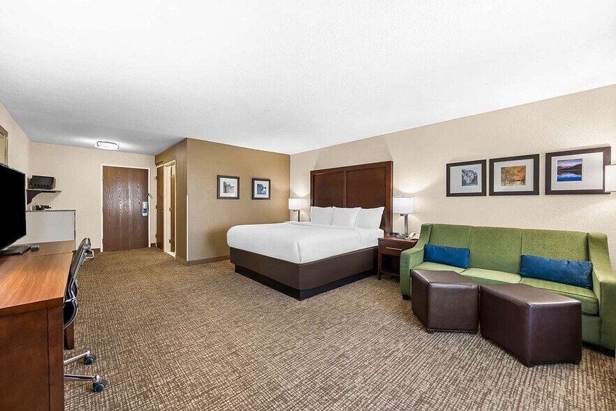 More Photos Of 3910 Outlook Blvd, Pueblo Hotel For Sale
