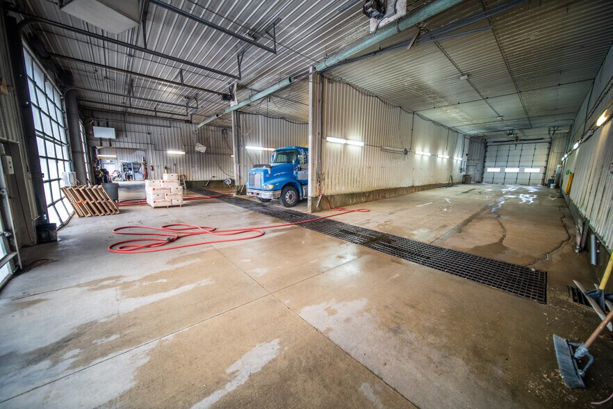 More Photos Of 501 11th St NE, Austin Carwash For Sale