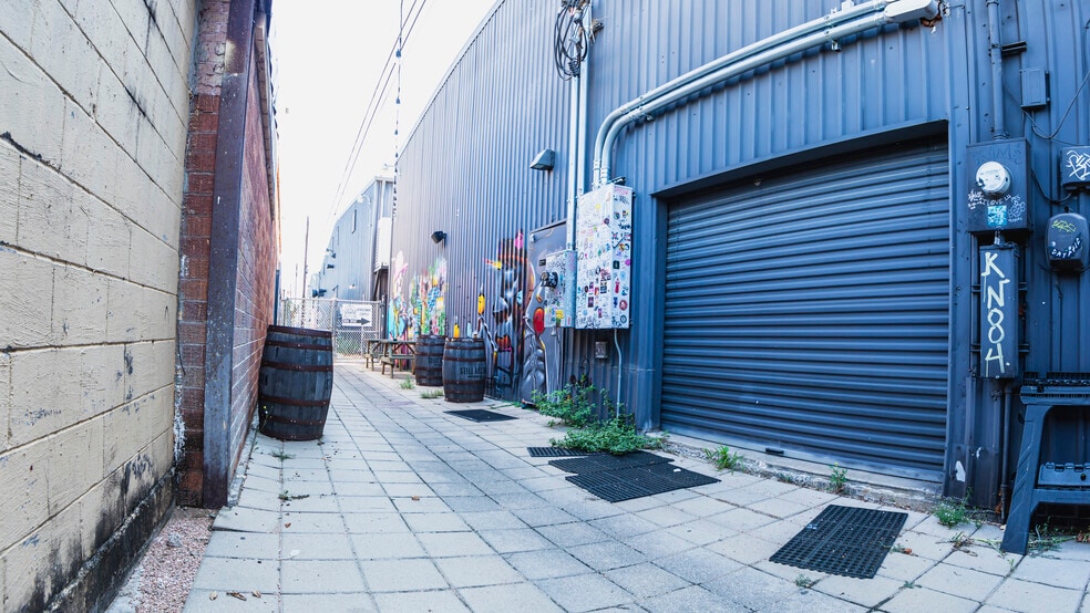 More Photos Of 440 E Saint Elmo Rd, Austin Unknown For Lease