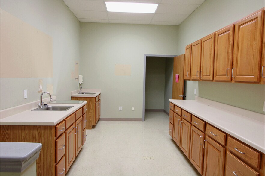 More Photos Of 1463 W Westridge Pky, Greensburg Medical For Lease