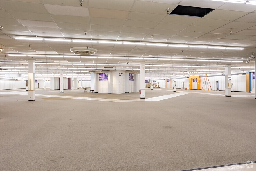 More Photos Of 1160-1300 E Army Post Rd, Des Moines Unknown For Lease