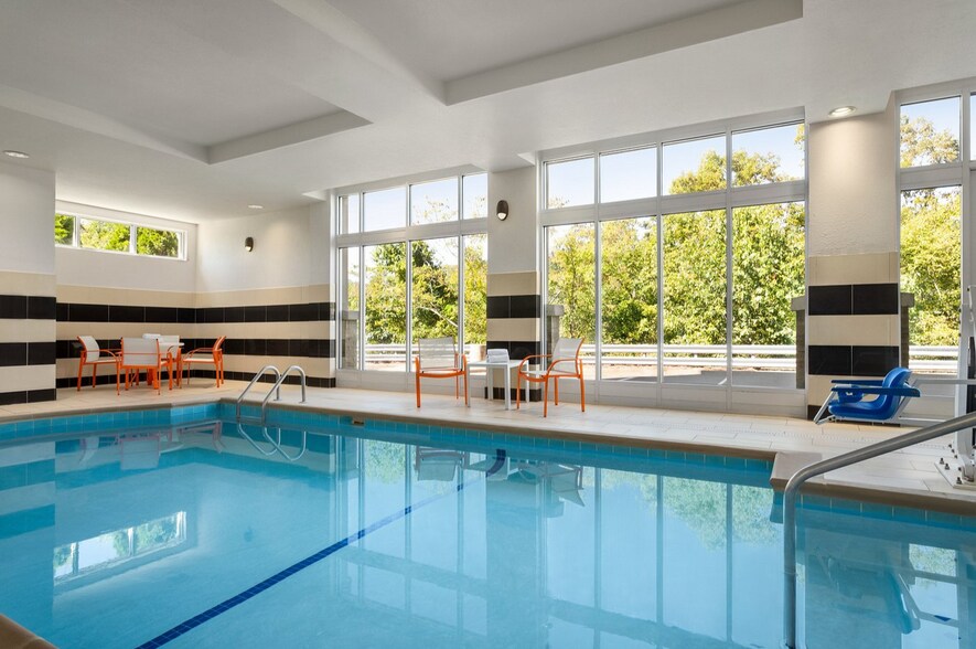 More Photos Of 2901 John Hawkins Pky, Birmingham Hotel For Sale