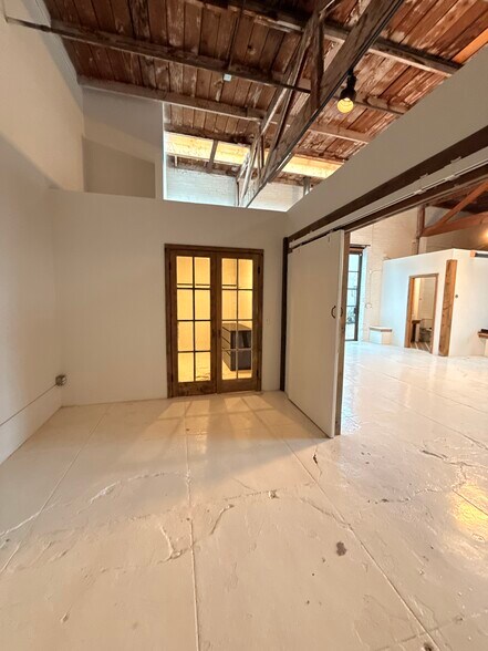 More Photos Of 209 San Juan Ave, Venice Flex For Lease