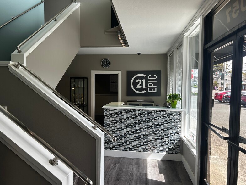 More Photos Of 1057 College Ave, Santa Rosa Office For Sale