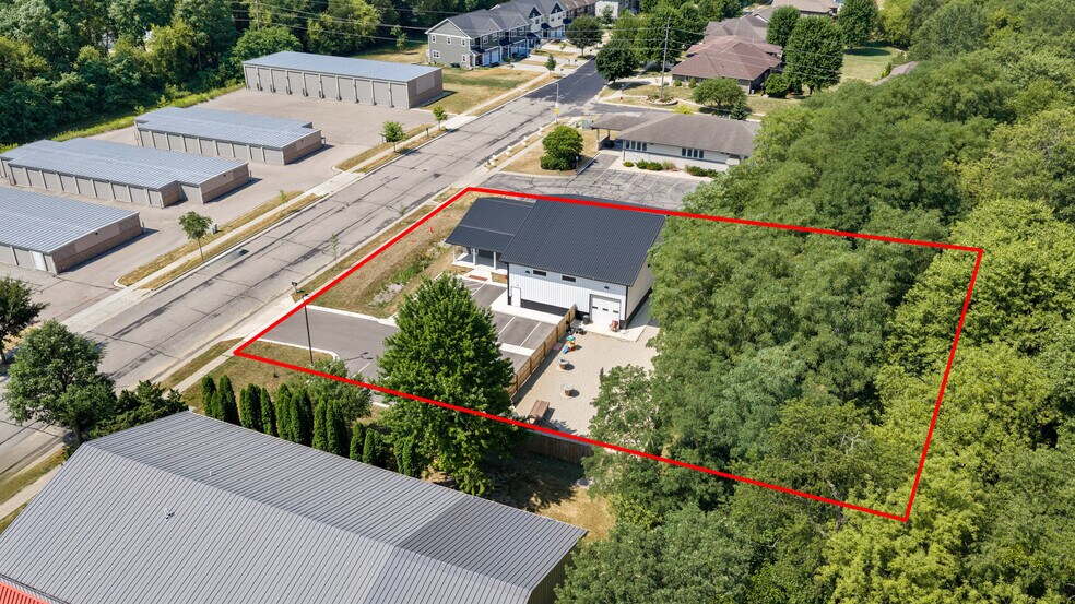 More Photos Of 390 Progress Dr, Cottage Grove Veterinarian Kennel For Sale
